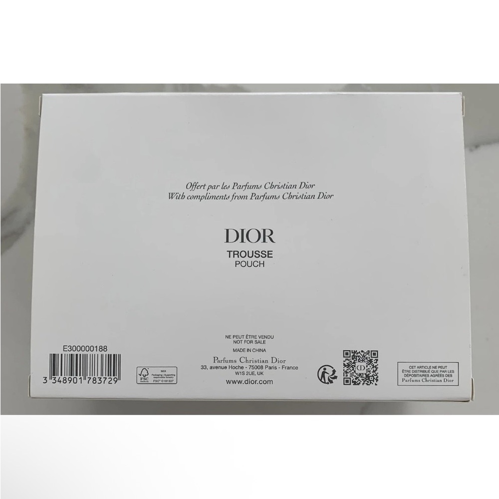 LIMITED EDITION Miss Dior Pink Vanity Case & Miss Dior Phone Grip Set - Picture 13 of 16